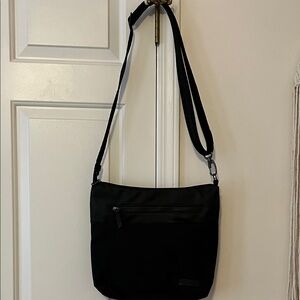 NWOT Travelon crossbody bag